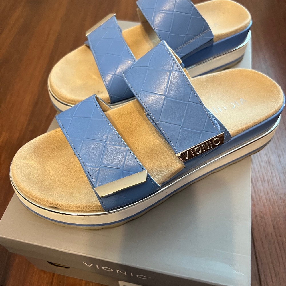 Ladies Vionic sandals $25 each pair